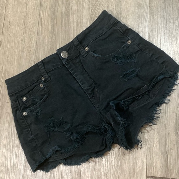 American Eagle Stretch Black Distressed Denim Shorts size 4 - Picture 1 of 8